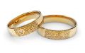 Obrączki ślubne złote z odciskami palców i brylantem Au-1168